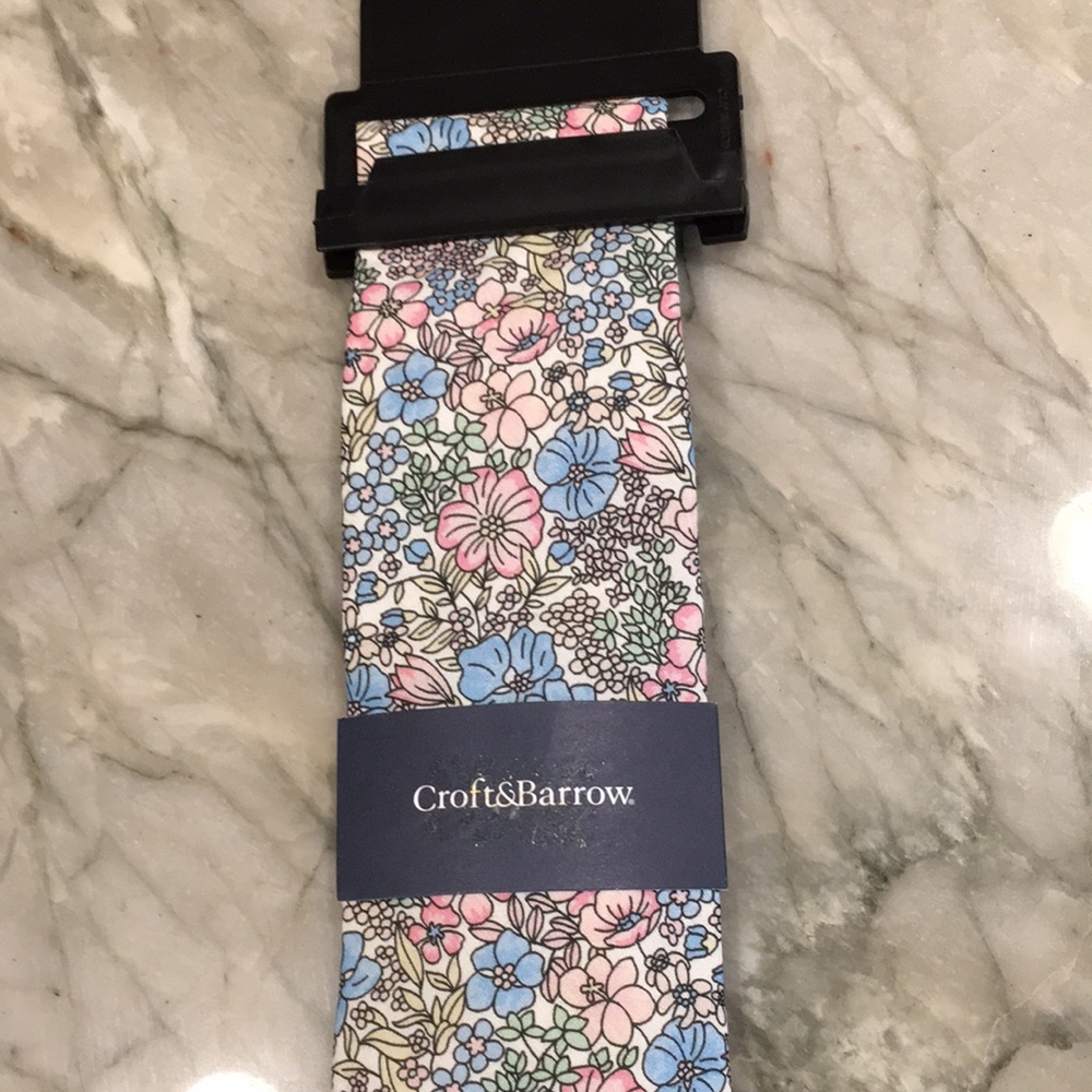 Floral print Croft and Barrow tie. NWT.